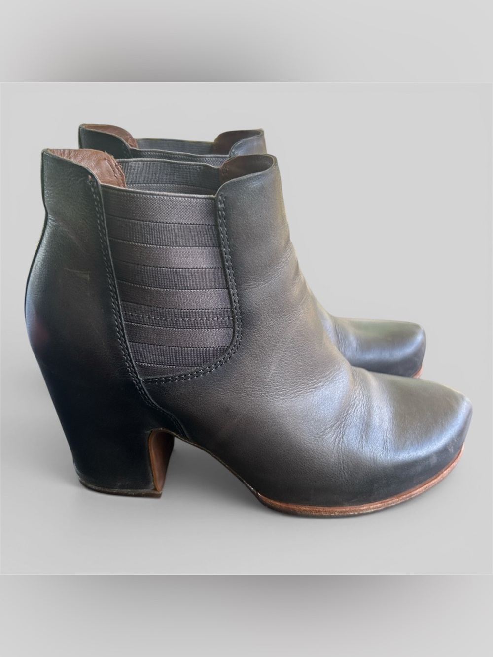 Kork-Ease grey leather ankle booties size 9 M retro western chic boho stacked